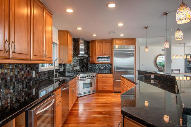 4922 Randall St, San Diego, CA 92109