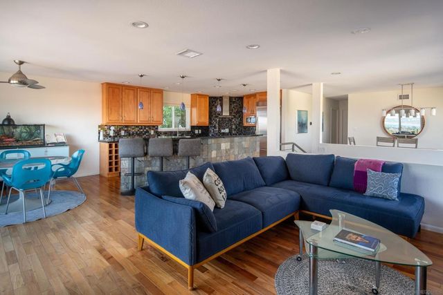 4922 Randall St, San Diego, CA 92109