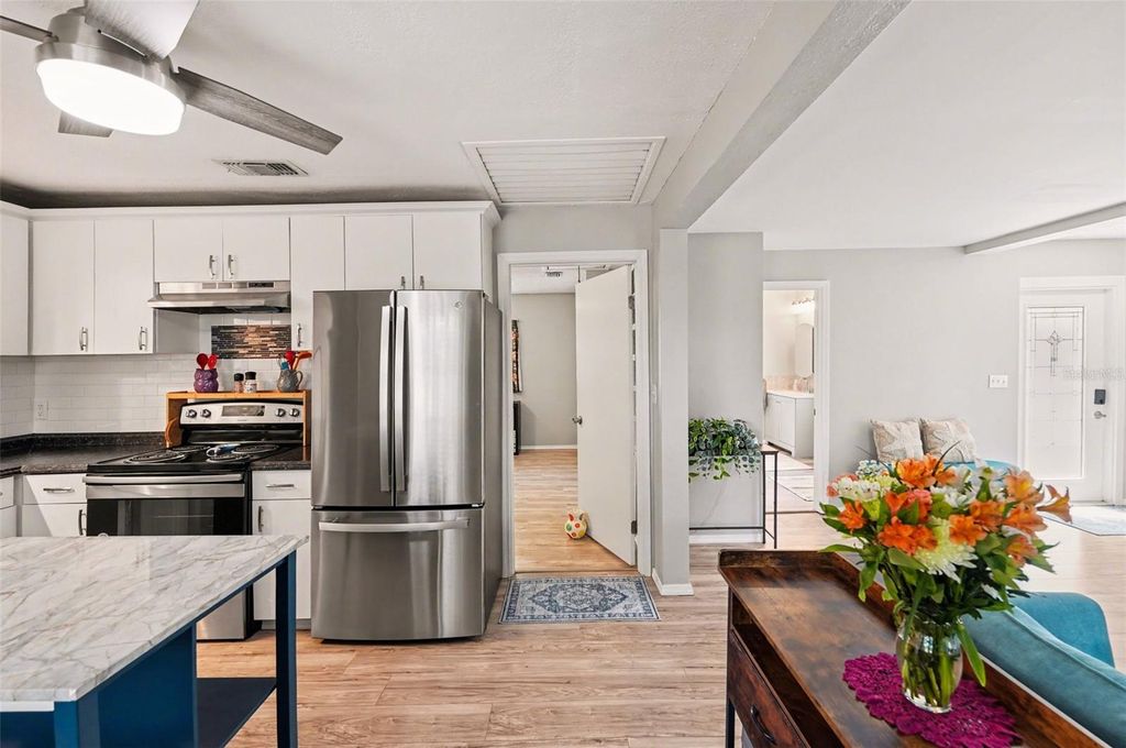 Image 11 of property listing at Address unavailable.