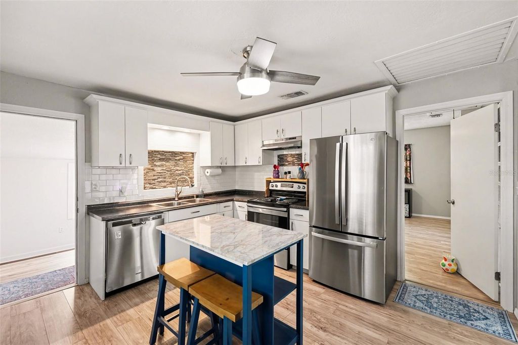 Image 12 of property listing at Address unavailable.