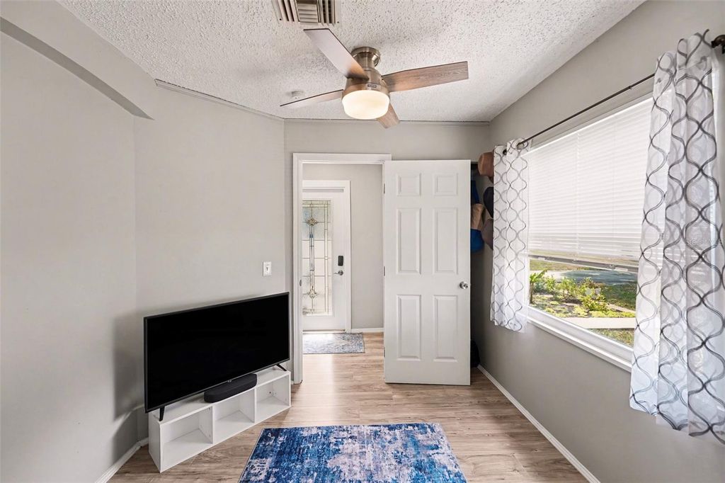 Image 5 of property listing at Address unavailable.