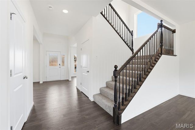 24 Bluestem Court, Lake St Louis, MO 63367