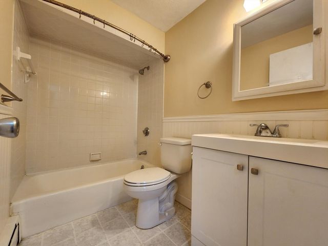 40 Colonial Dr 40-8, Andover, MA 01810