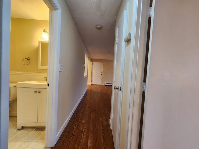 40 Colonial Dr 40-8, Andover, MA 01810