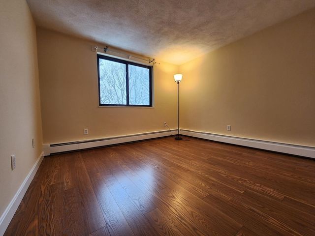 40 Colonial Dr 40-8, Andover, MA 01810