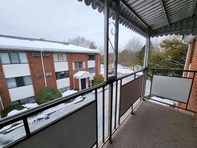 40 Colonial Dr 40-8, Andover, MA 01810