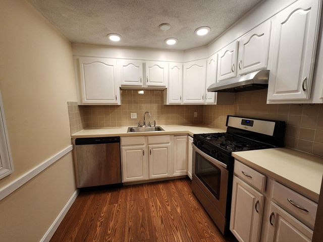40 Colonial Dr 40-8, Andover, MA 01810