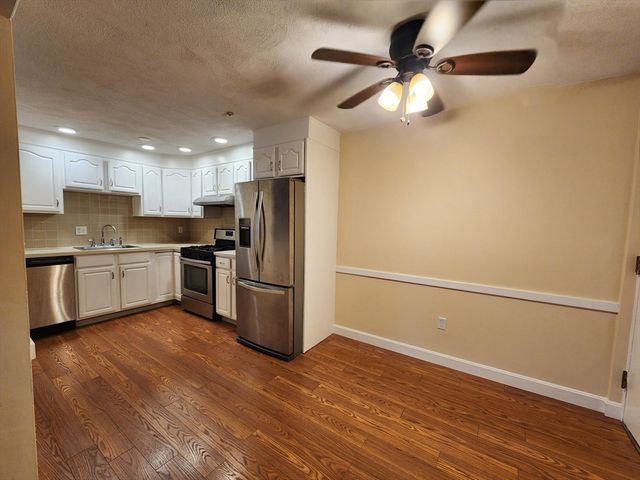 40 Colonial Dr 40-8, Andover, MA 01810