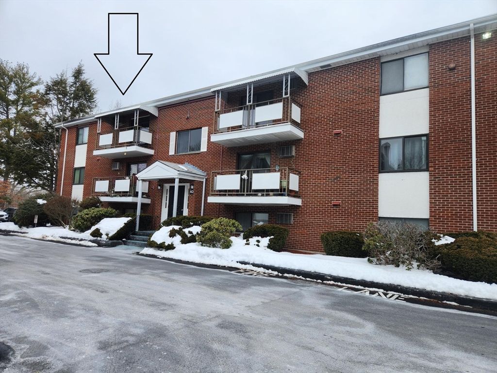 40 Colonial Dr 40-8, Andover, MA 01810