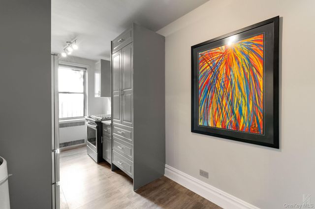 25-40 31 Avenue 6F, Astoria, NY 11106