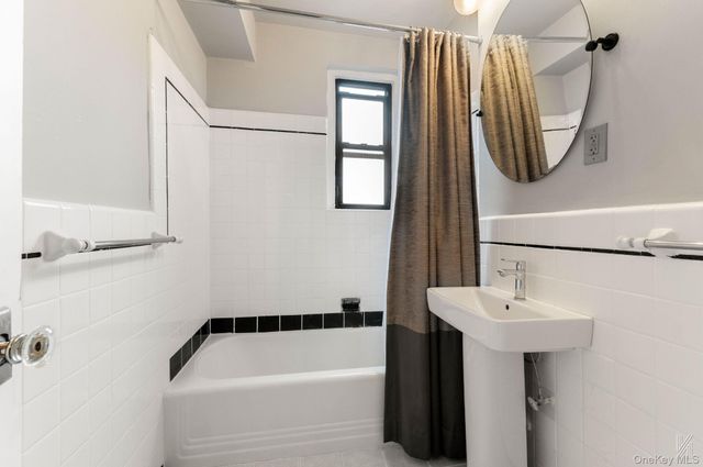 25-40 31 Avenue 6F, Astoria, NY 11106