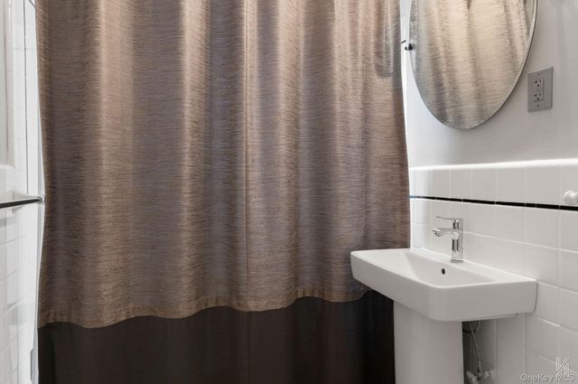 25-40 31 Avenue 6F, Astoria, NY 11106