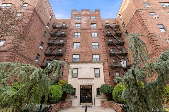 25-40 31 Avenue 6F, Astoria, NY 11106