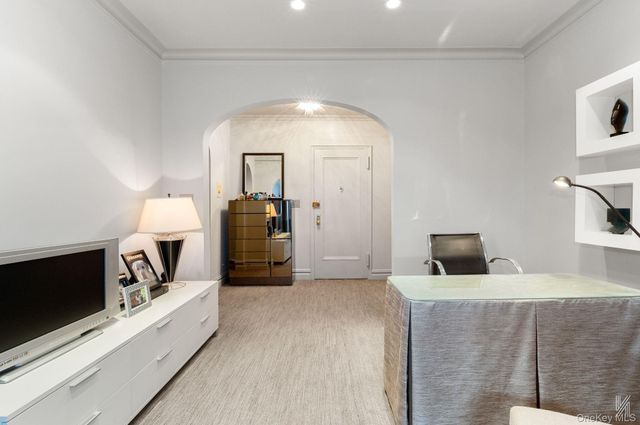 25-40 31 Avenue 6F, Astoria, NY 11106