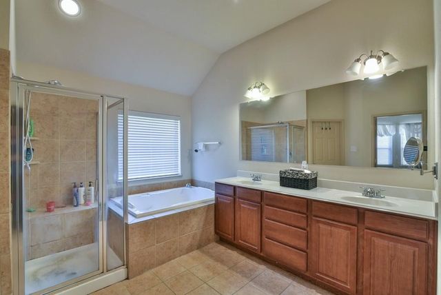 2705 Fox Creek Trail, Arlington, TX 76017