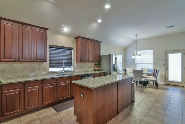 2705 Fox Creek Trail, Arlington, TX 76017