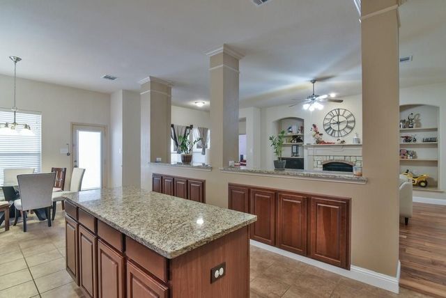 2705 Fox Creek Trail, Arlington, TX 76017