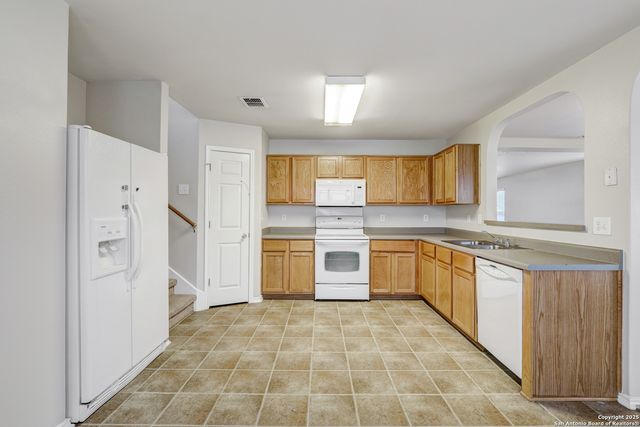 10248 CRYSTAL VIEW, Universal City, TX 78148