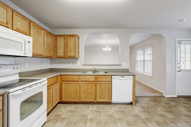 10248 CRYSTAL VIEW, Universal City, TX 78148