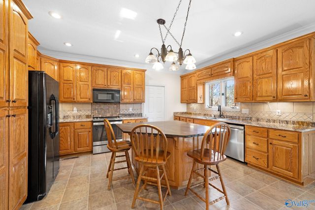 1504 Magnolia Drive NW, Hartselle, AL 35640