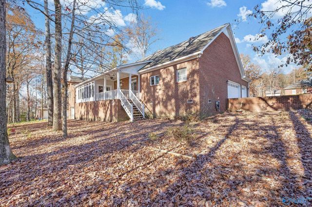 1504 Magnolia Drive NW, Hartselle, AL 35640