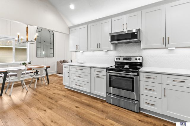 2733 N 127 Street, Omaha, NE 68164