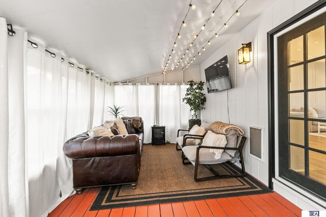 2733 N 127 Street, Omaha, NE 68164