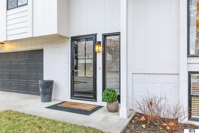 2733 N 127 Street, Omaha, NE 68164