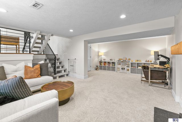 2733 N 127 Street, Omaha, NE 68164