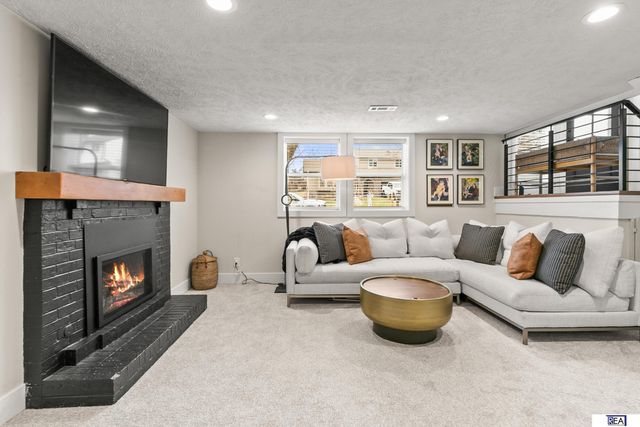 2733 N 127 Street, Omaha, NE 68164