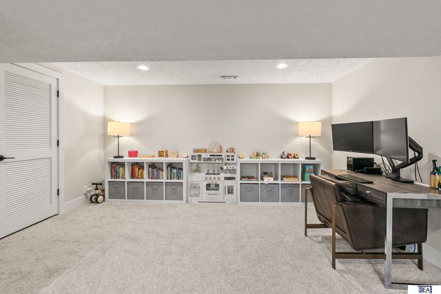 2733 N 127 Street, Omaha, NE 68164