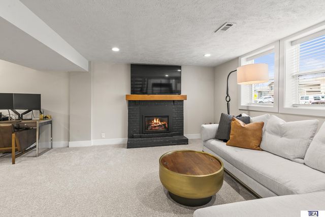 2733 N 127 Street, Omaha, NE 68164