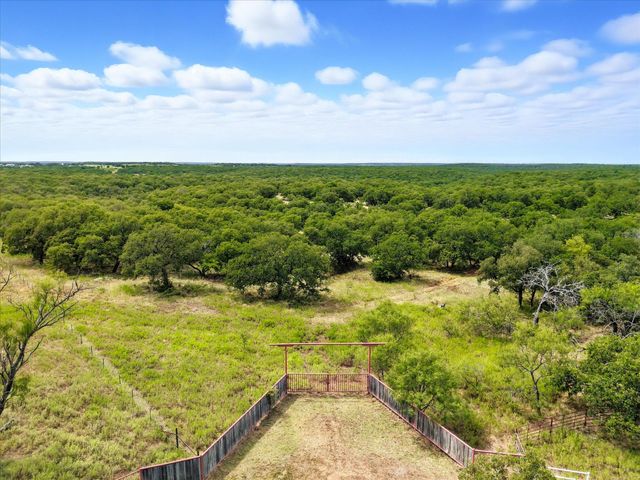 000 Hoefle Road, Jacksboro, TX 76458