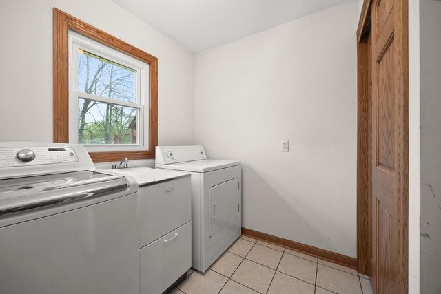 1440 Mario LANE, Oak Creek, WI 53154