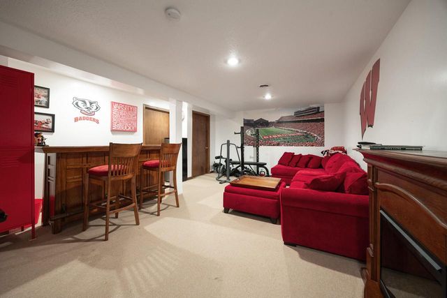 1440 Mario LANE, Oak Creek, WI 53154