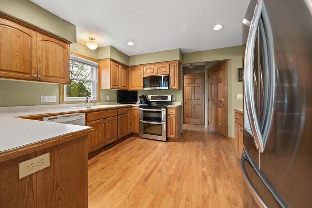 1440 Mario LANE, Oak Creek, WI 53154