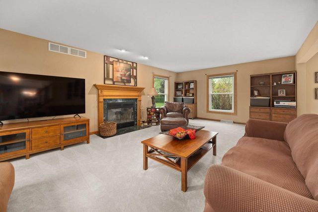 1440 Mario LANE, Oak Creek, WI 53154