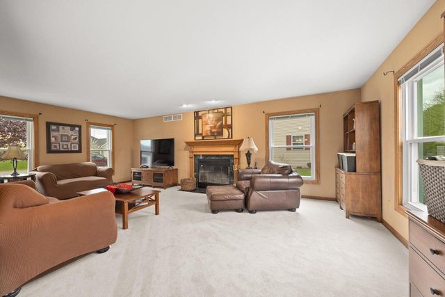 1440 Mario LANE, Oak Creek, WI 53154