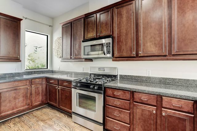 2825 Pease Street, Houston, TX 77003