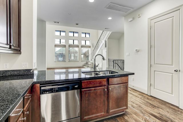 2825 Pease Street, Houston, TX 77003