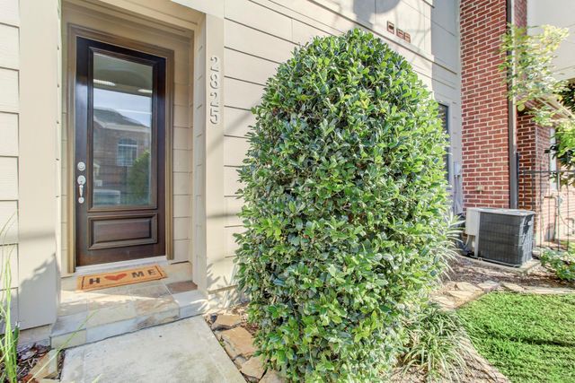 2825 Pease Street, Houston, TX 77003