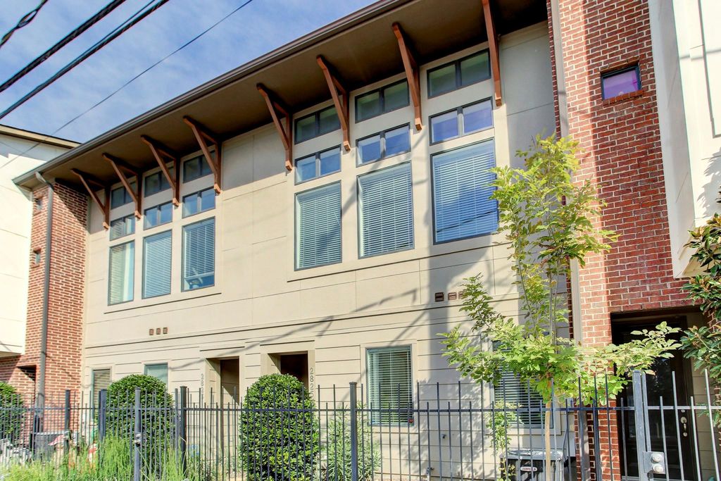 2825 Pease Street, Houston, TX 77003