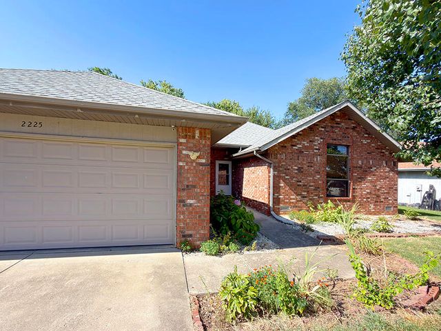 2225 W Rockwood Street, Springfield, MO 65807