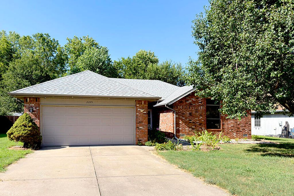 2225 W Rockwood Street, Springfield, MO 65807