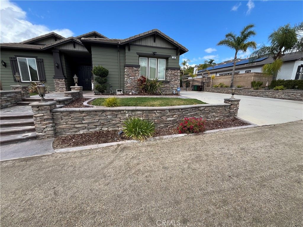 Image 2 of property listing at 239 Oldenburg, Norco, CA 92860