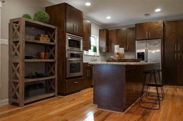 1802 Potomac D, Houston, TX 77057