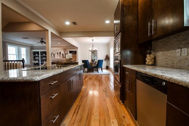 1802 Potomac D, Houston, TX 77057