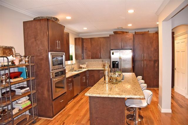 1802 Potomac D, Houston, TX 77057