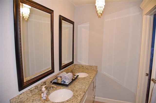 1802 Potomac D, Houston, TX 77057
