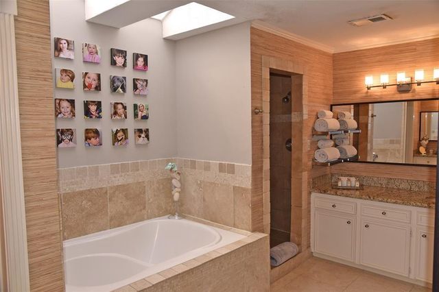 1802 Potomac D, Houston, TX 77057